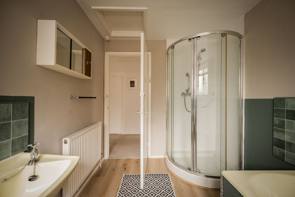 Cottage Bathroom- click for photo gallery